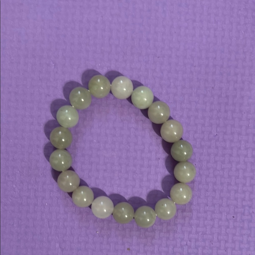 10mm Elegant Green Jade Beaded Bracelet